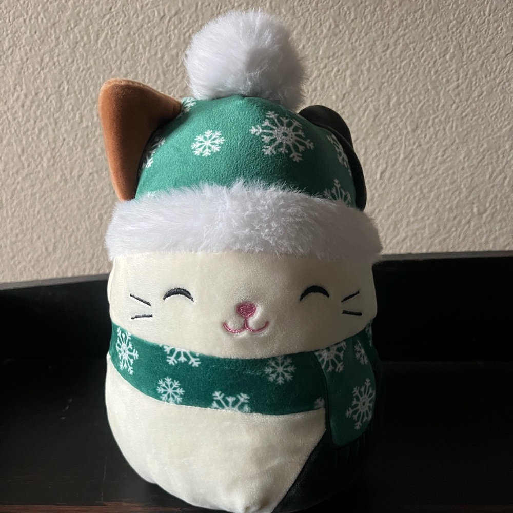 8 in winter cam squishmallow!